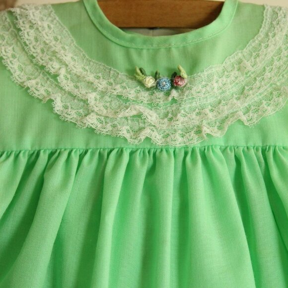 Vintage Baby Dress, Green with Lace Trim Little Girls Frilly Frock - Picture 3 of 10